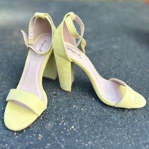 Qupid yellow chunky sandals size 7
